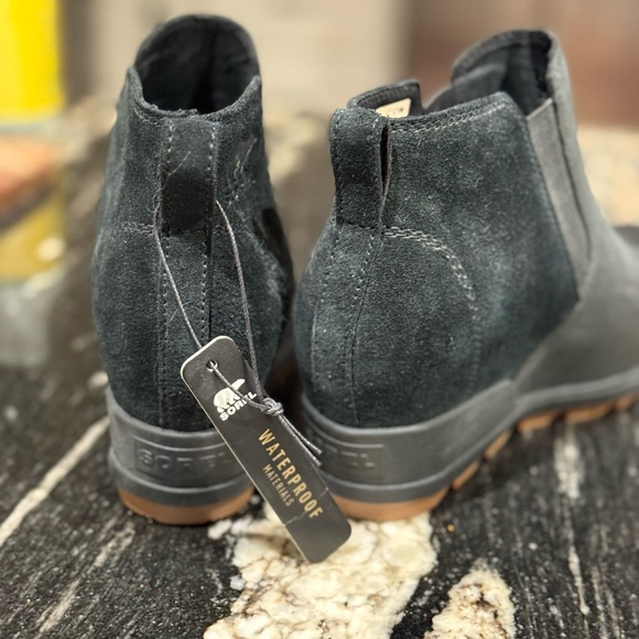 Sorel Black Leather Women’s Chelsea Boots - Picture 2 of 3